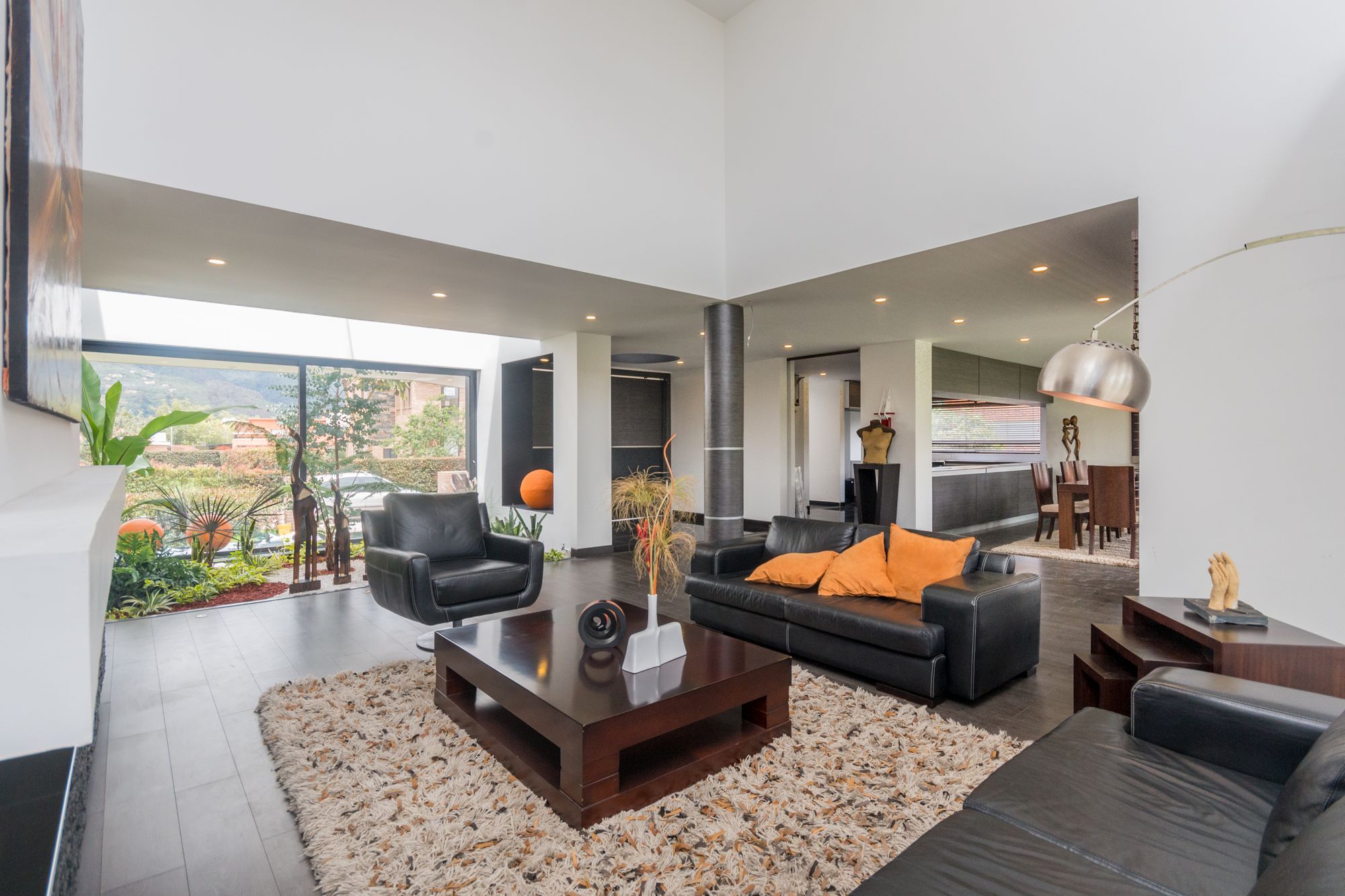 Casa en venta en Guaymaral, Bogotá - 4 Habitaciones, 450m2