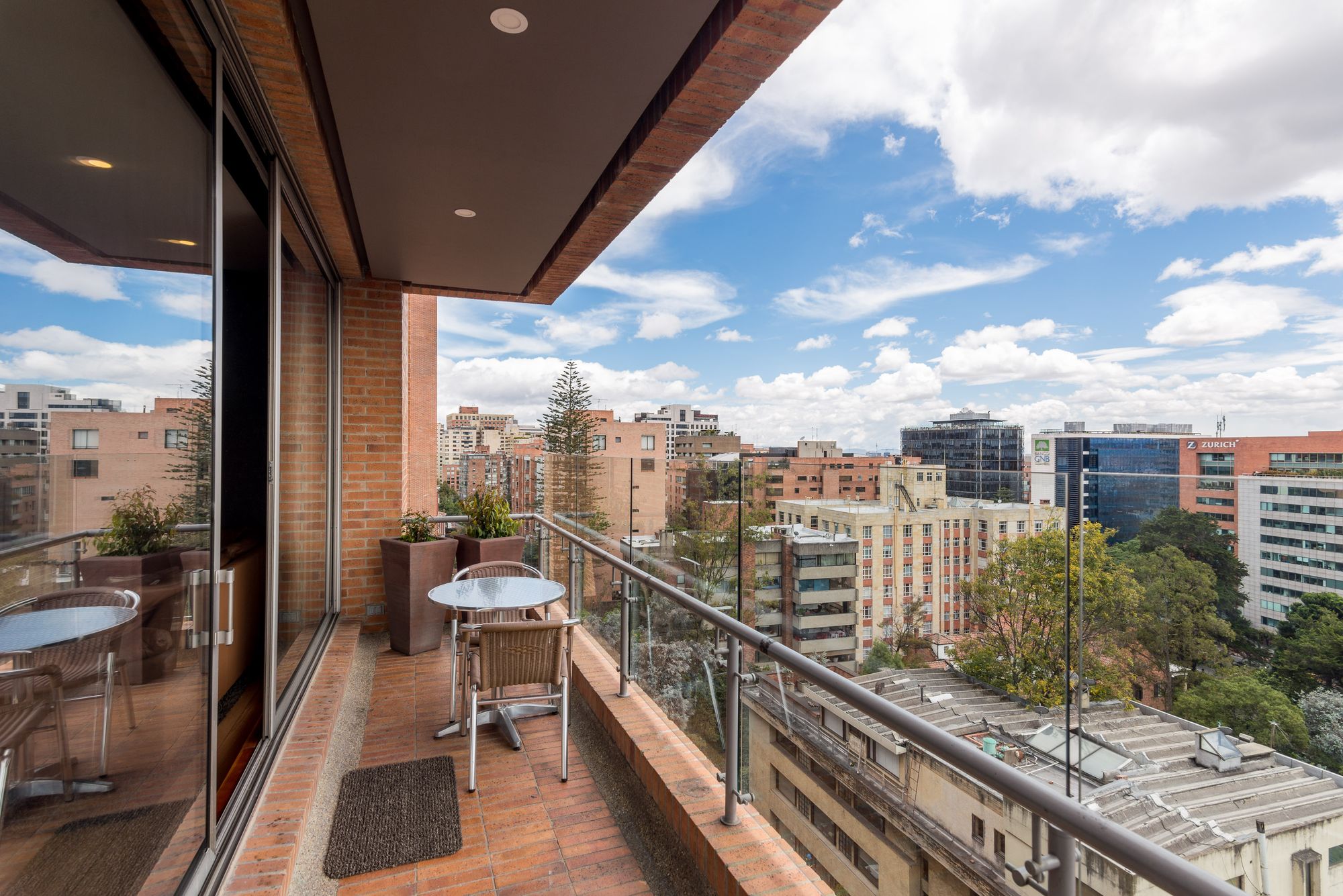 Apartment for sale in Los Rosales, Bogotá 3 Bedrooms, 264m2