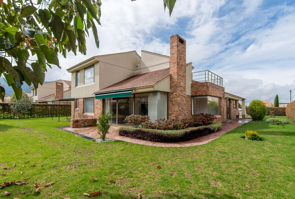 Casa en venta en Conjunto Vizcaya, Cota 3 Habitaciones, 254m2