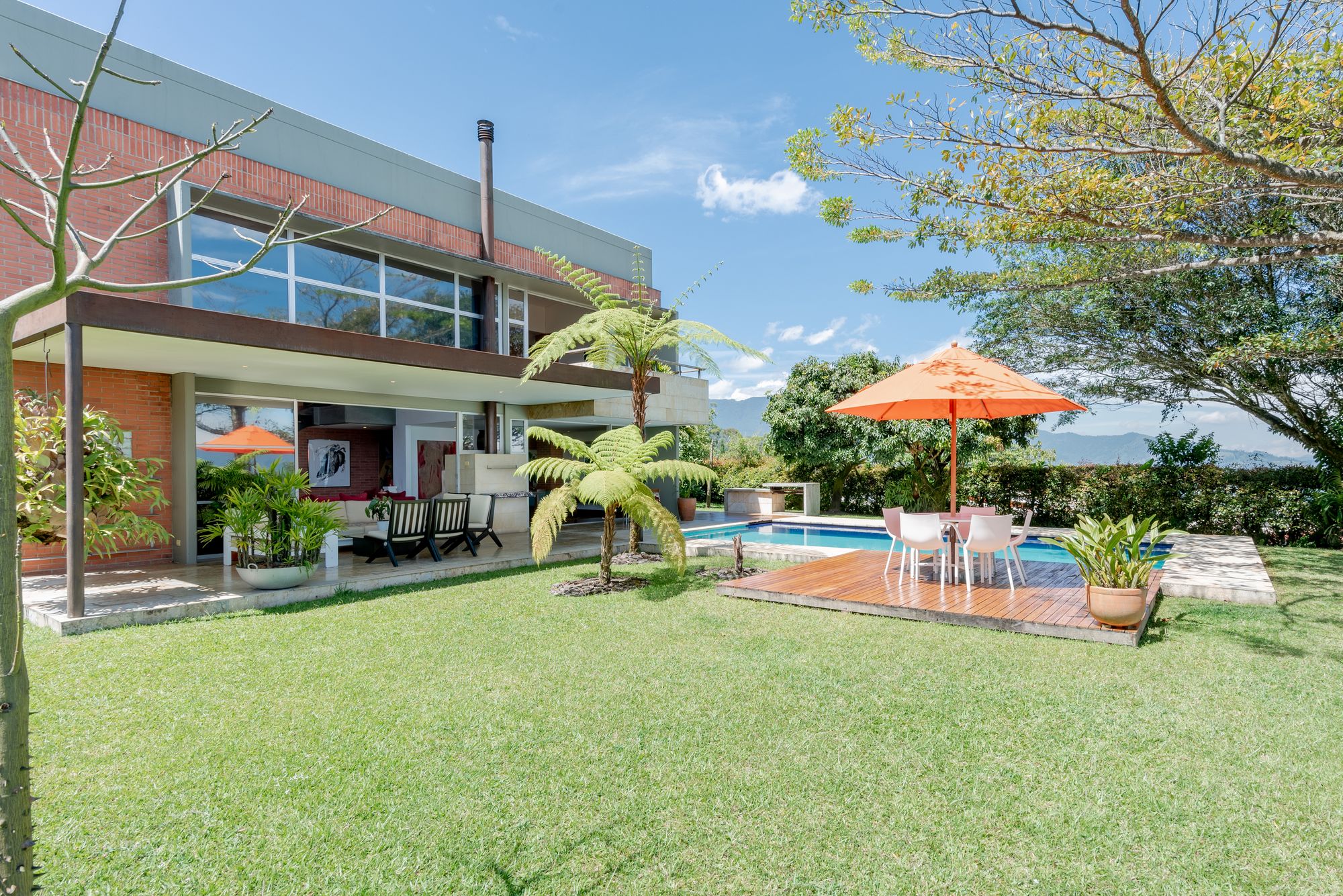 House for sale in El Tesoro, Medellín 3 Bedrooms, 366m2
