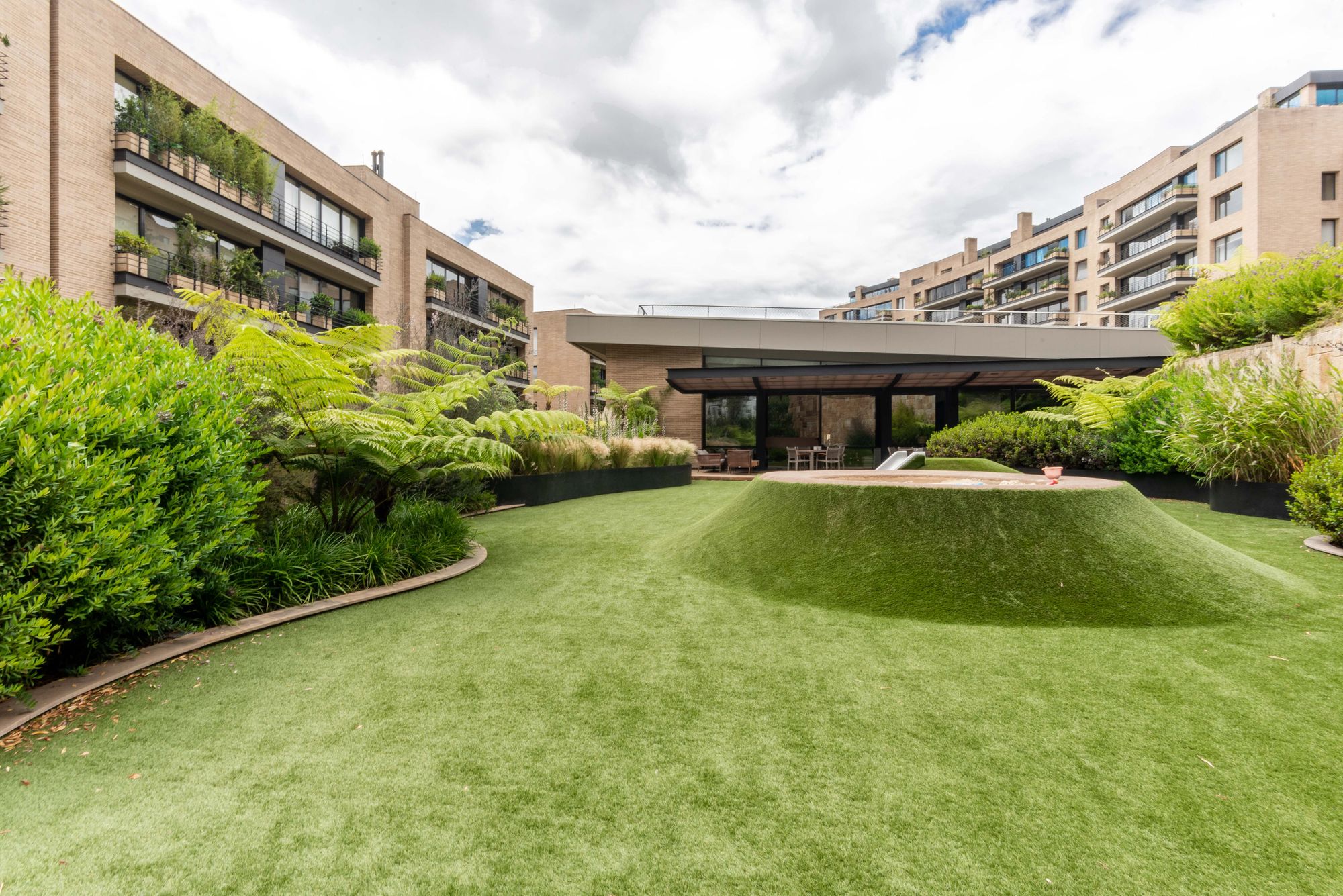 Apartment for sale in Los Rosales, Bogotá 4 Bedrooms, 464m2