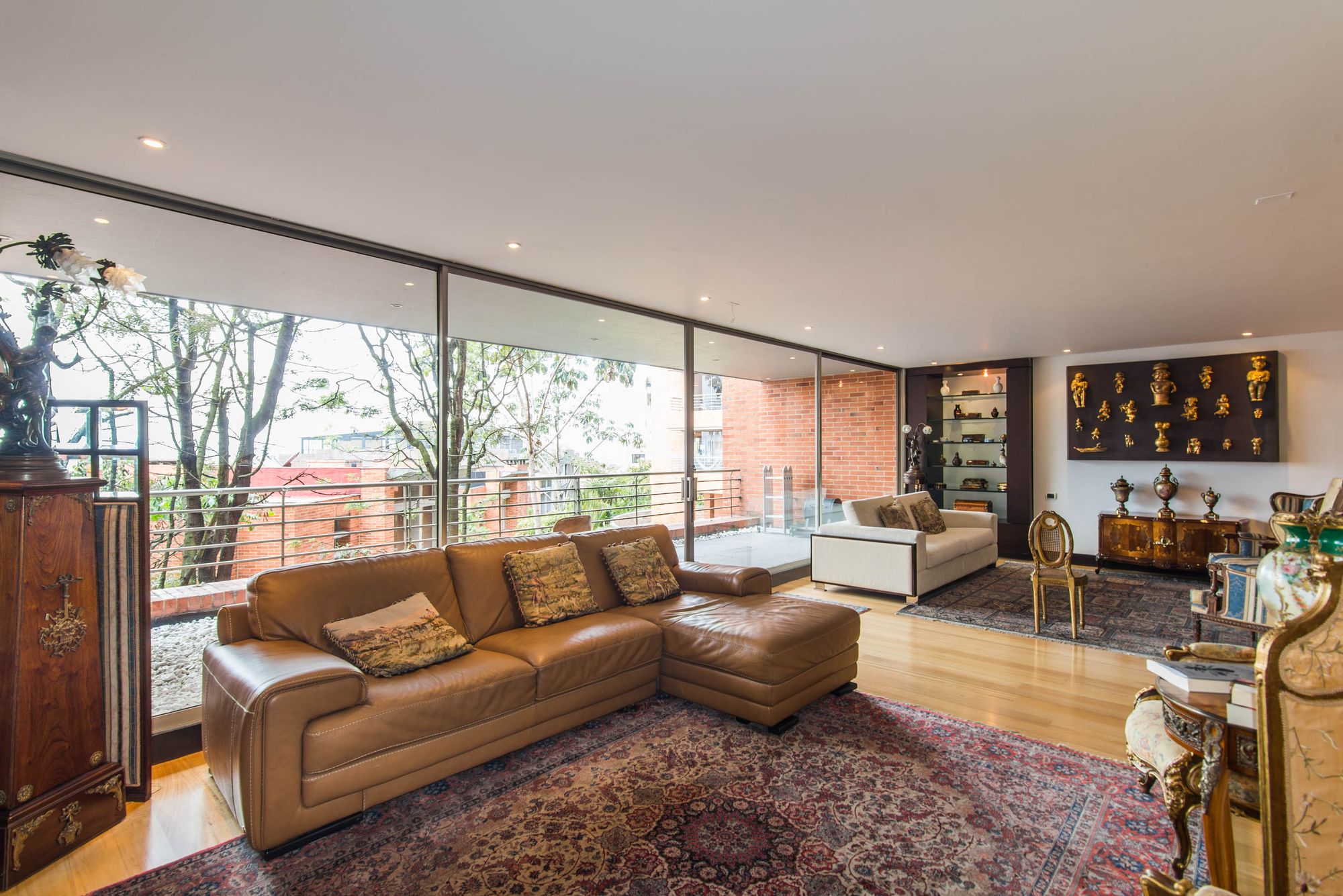 Apartamento en venta en Los Rosales, Bogotá - 3 Habitaciones, 320m2