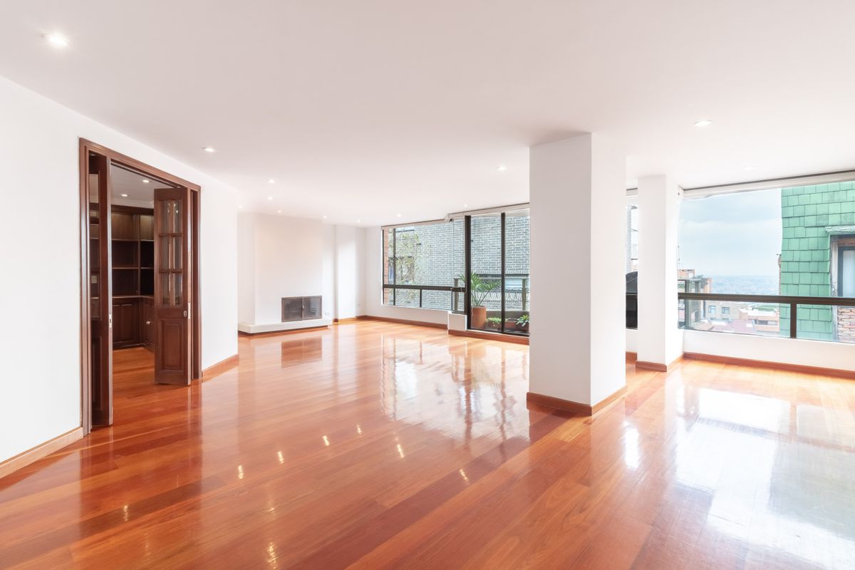 Apartment for sale or for rent in Los Rosales, Bogotá 3 Bedrooms, 226m2