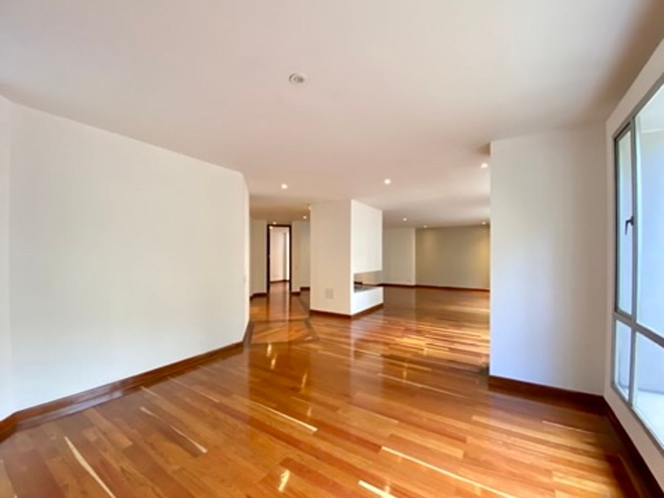 Apartamento En Venta En El Chicó, Bogotá - 3 Habitaciones, 220m2