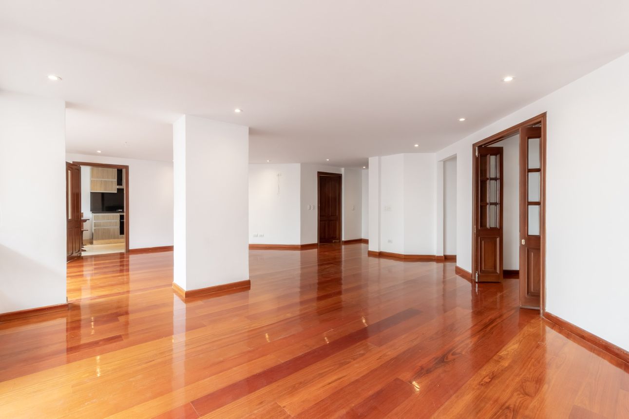 Apartment for sale or for rent in Los Rosales, Bogotá 3 Bedrooms, 226m2
