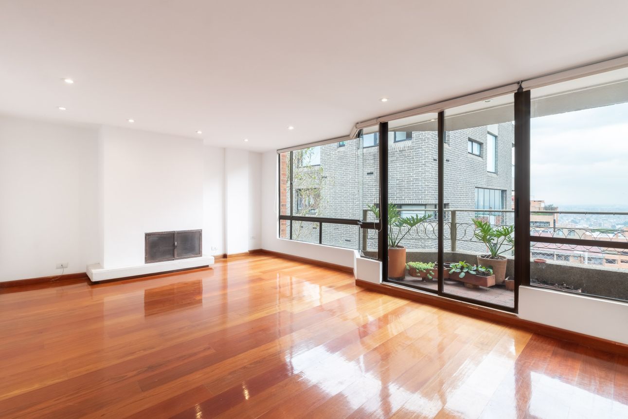 Apartment for sale or for rent in Los Rosales, Bogotá 3 Bedrooms, 226m2